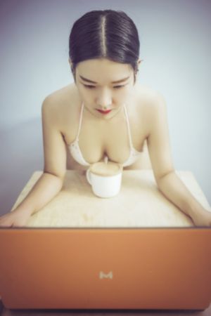 漂亮女邻居在线观看_午夜在线观看完整版