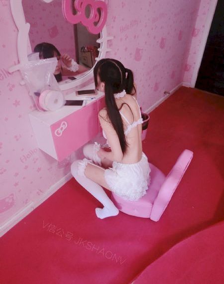 皇上捏住宫女的巨峰_4K电影在线看